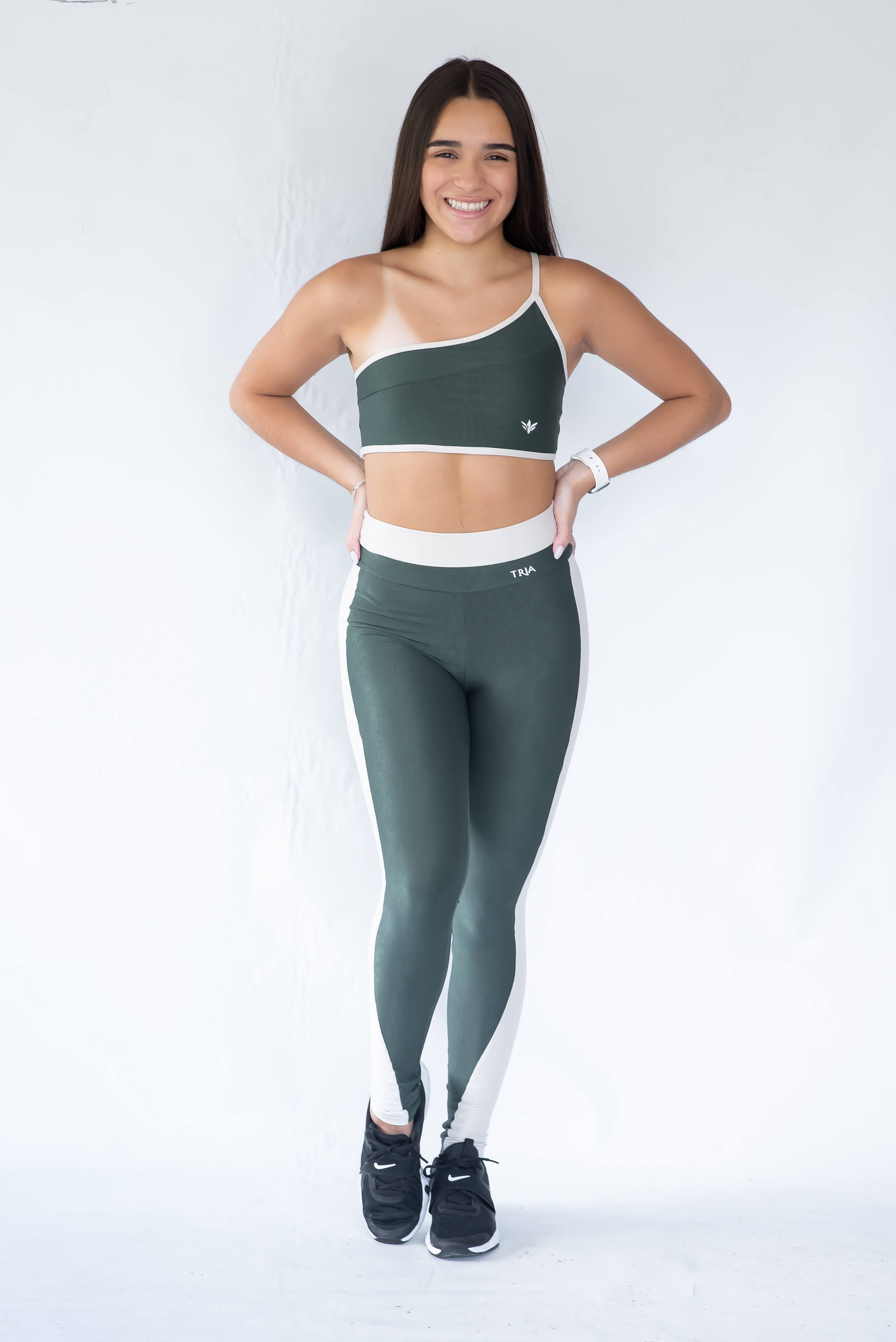 Conjunto verde esmeralda com off