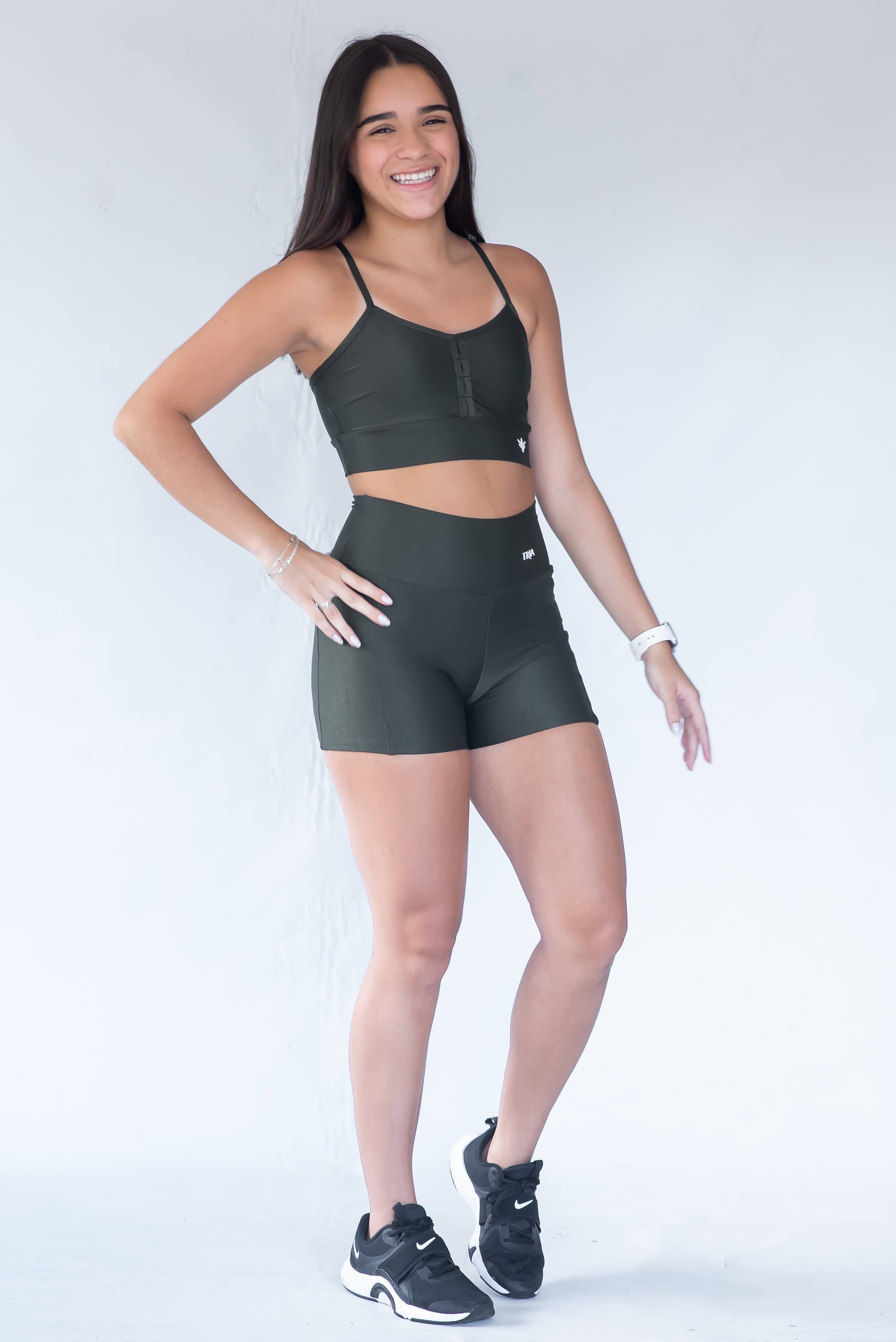 Conjunto short bolso verde militar com Top detalhes - foto 3